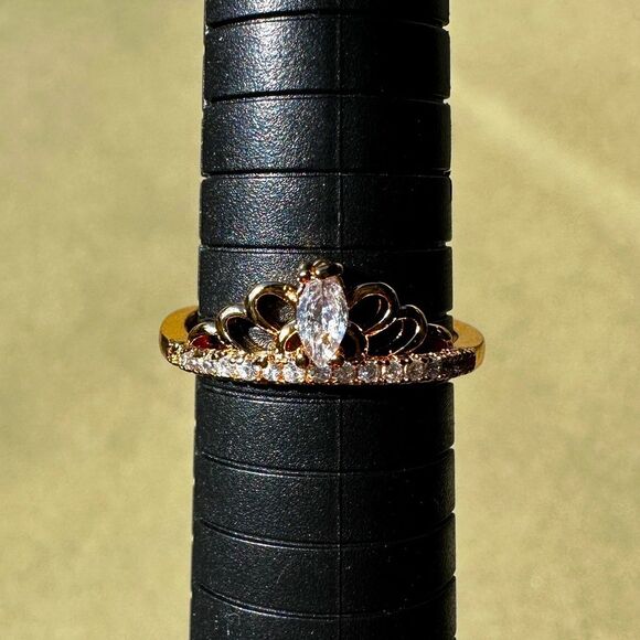 NEW Elegant Rose Gold Plated Dainty Tiara Crown Ring w/ Clear CZ Stones Size 9 - Picture 2 of 12